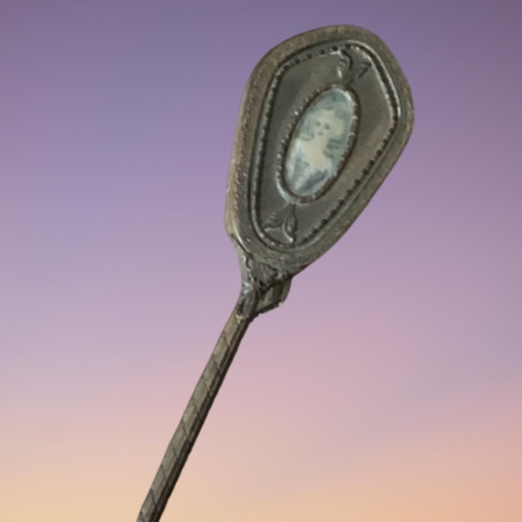 Antique Bronze Portrait Brush